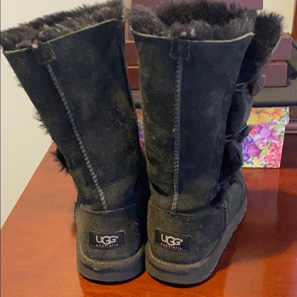 Black UGGS - Picture 2 of 3